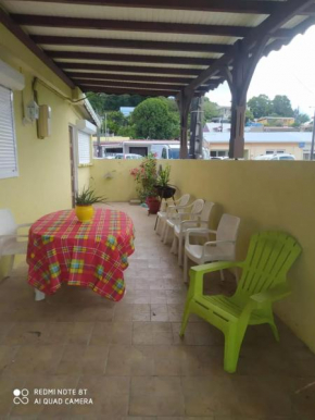 Maison confortable à Sainte-Anne avec terrasse